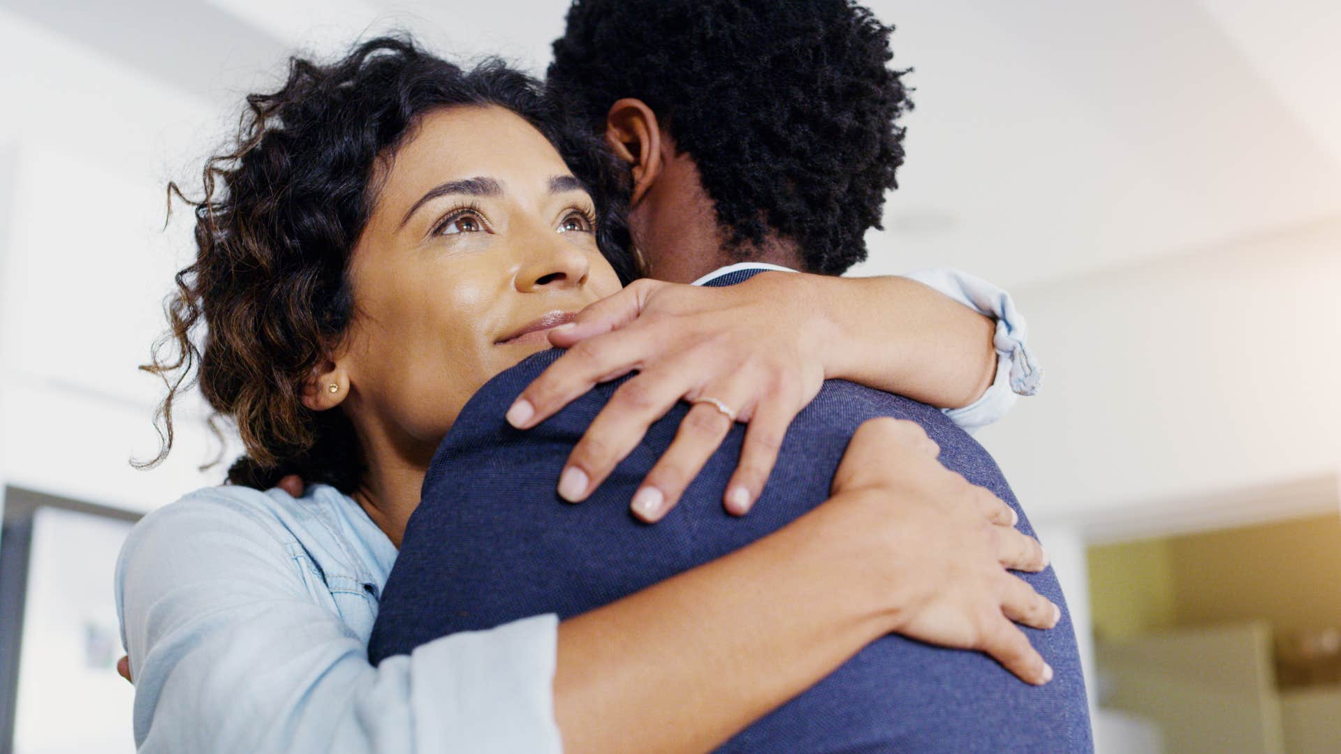 woman hugging man as she apologizes when she's clearly in the wrong