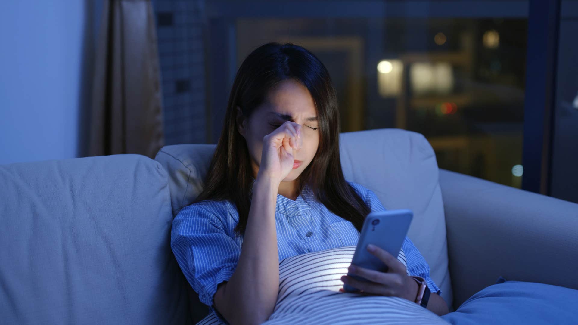 woman with a high level of self-respect not tolerating man who texts late at night