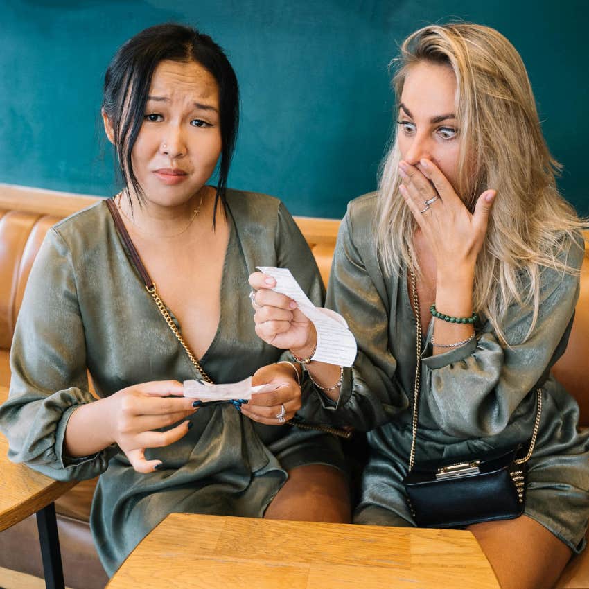 women angry about a restaurant bill