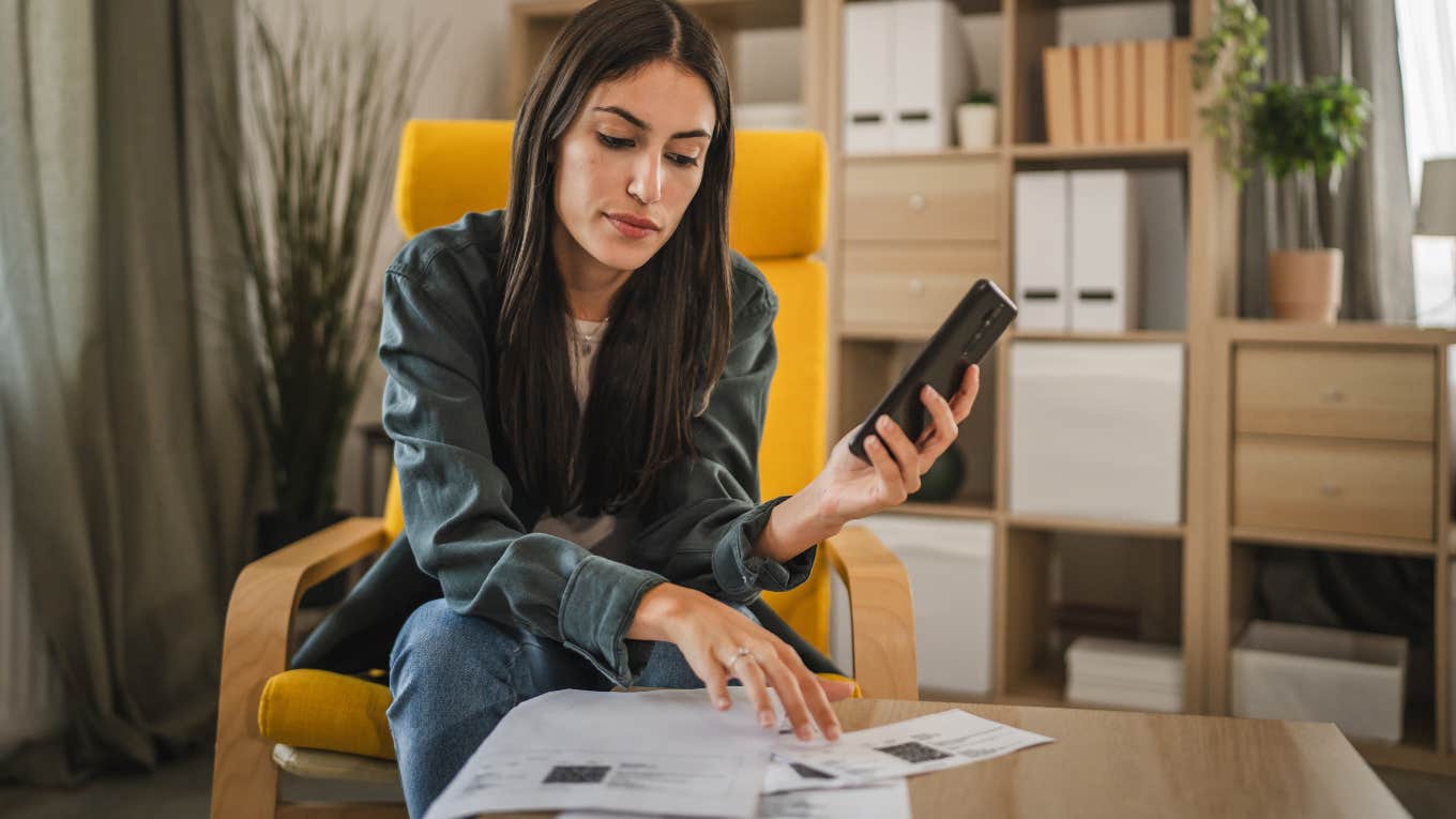 Woman Wants To Gift Her Best Friend's Kids Different Amounts of Life-Changing Money Woman Wants To Gift Her Best Friend's Kids Different Amounts of Life-Changing Money