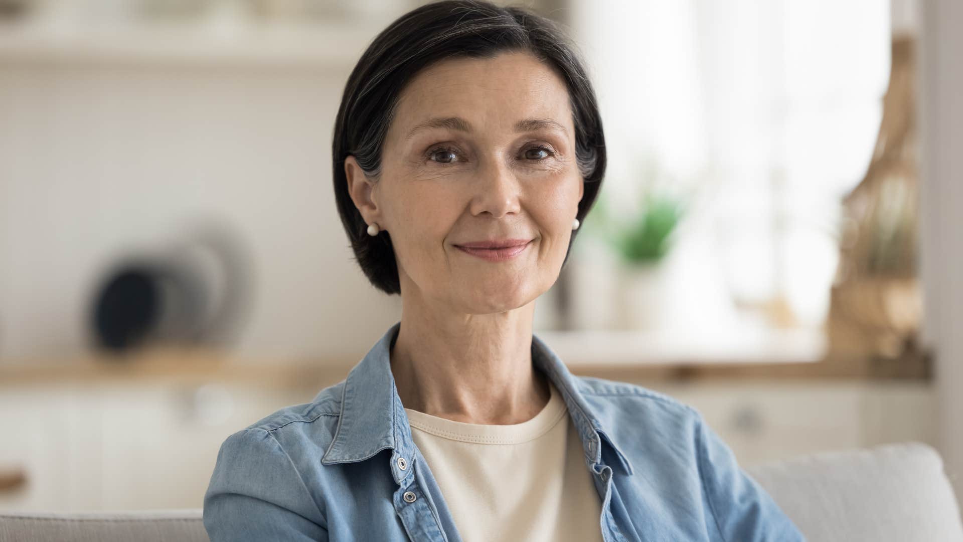 woman who doesn't care what people think smiling