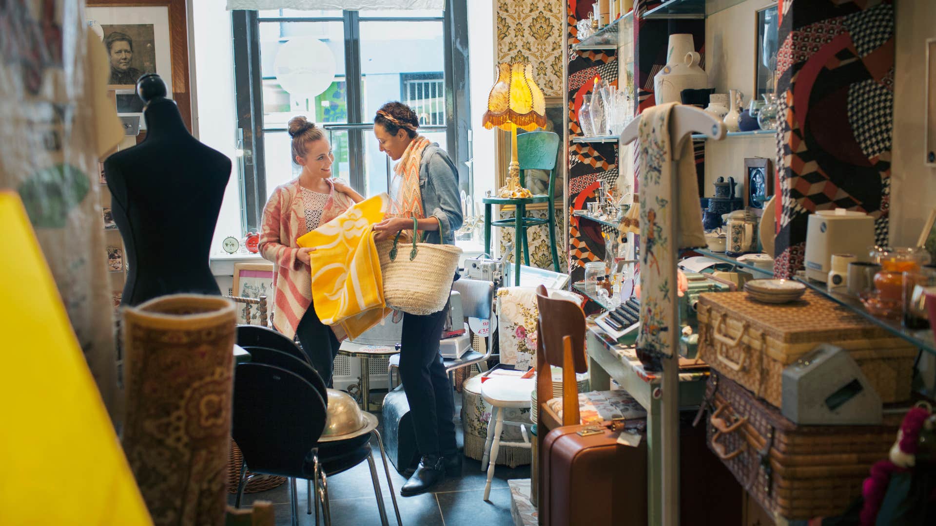activities middle class people love that wealthy people refuse to take part in thrifting