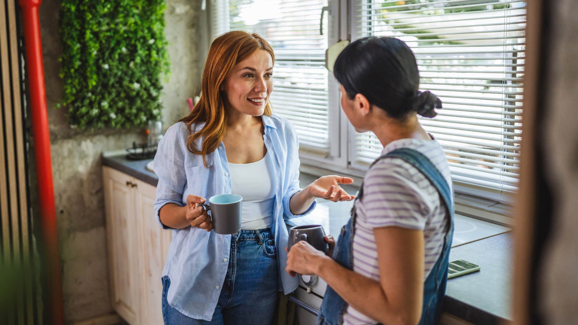 woman using pleonasm expressing ideas with co-worker