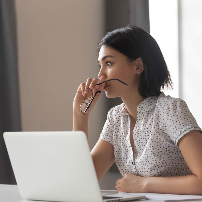 woman with low-iq buying into conservatism