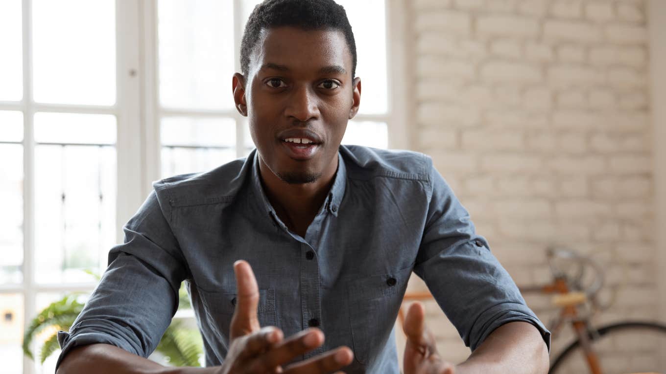 employee speaking to boss about his workload