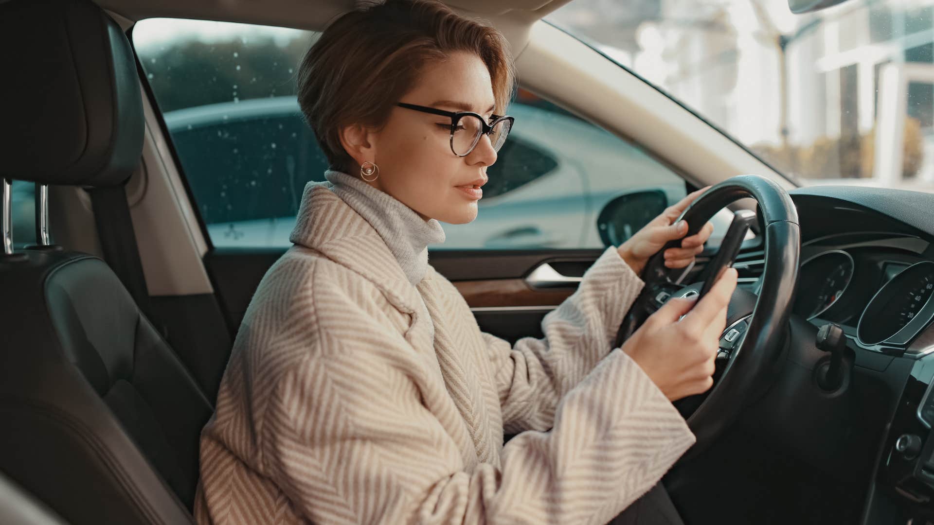 Bad driver who never learned that your phone can wait