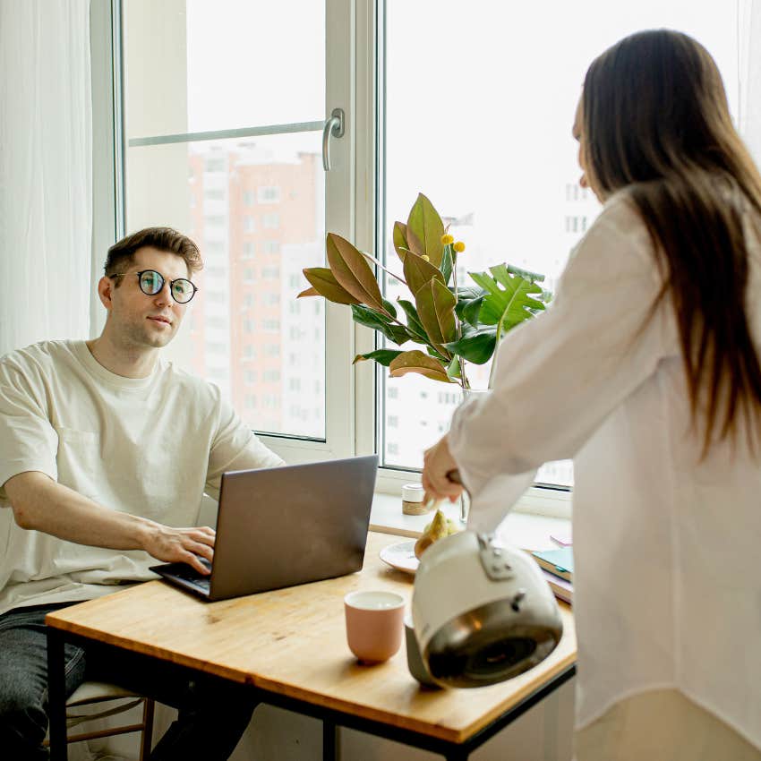 man who woman can't build future with as he's online all the time