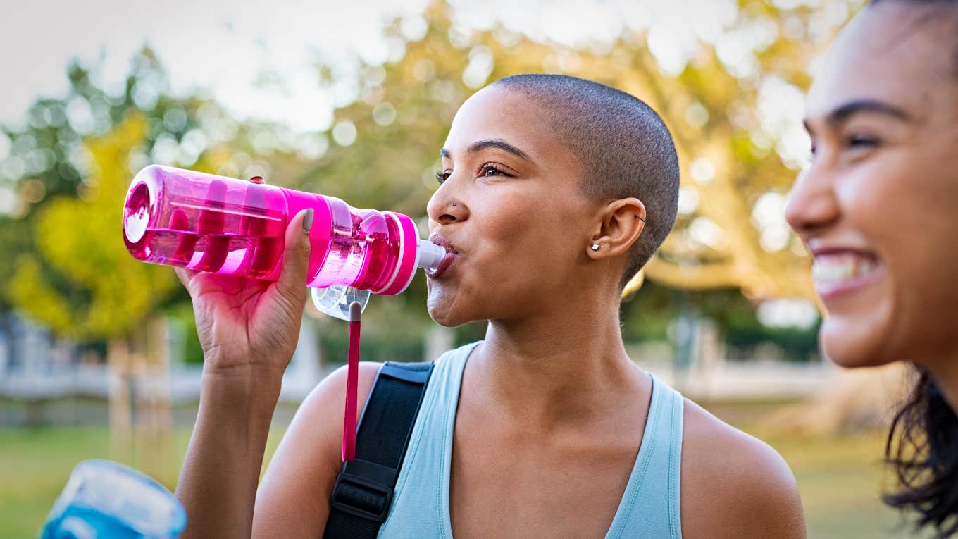easy ways to tell someone hasn't been drinking enough water according to research easy ways to tell someone hasn't been drinking enough water according to research
