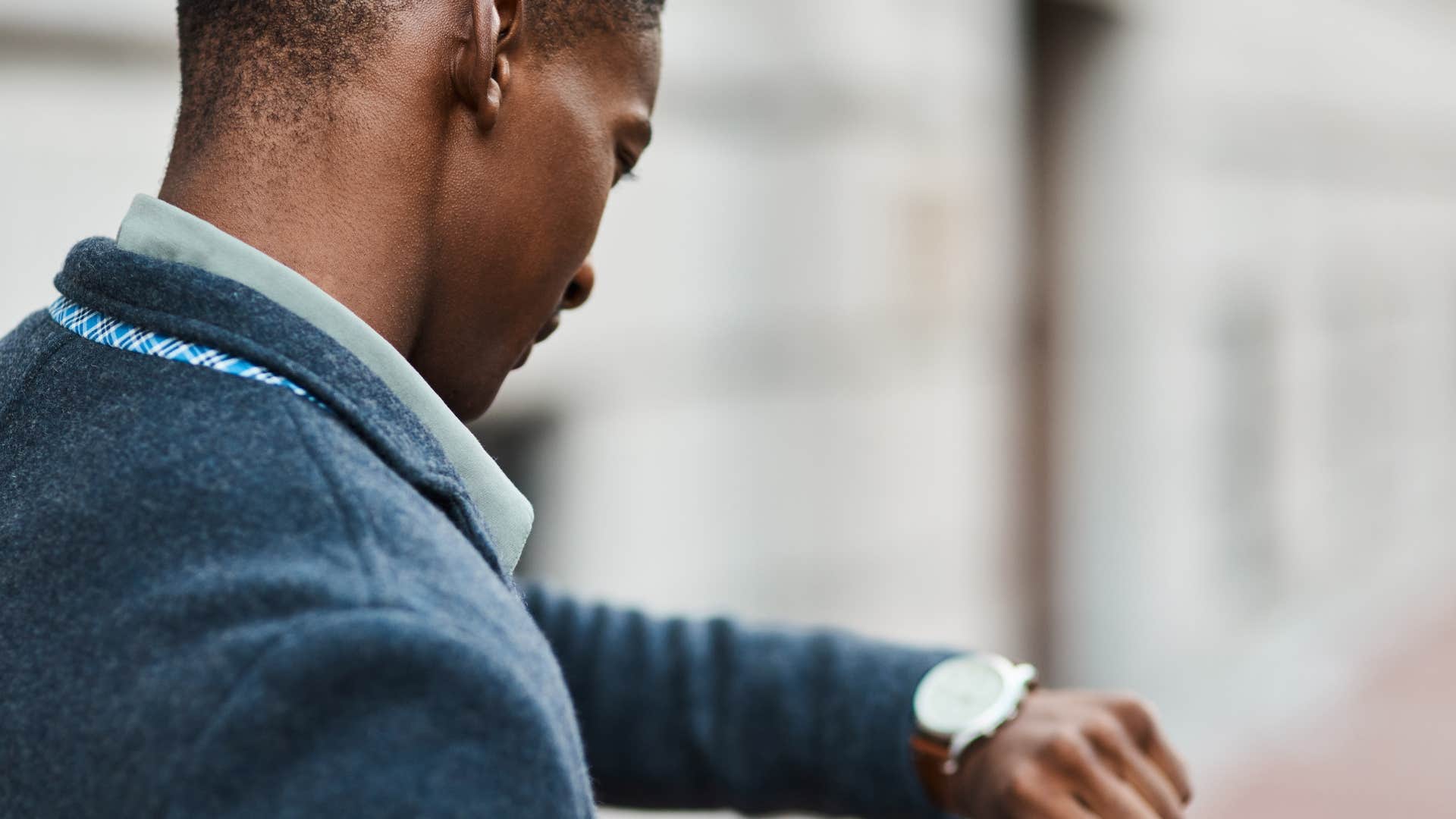 everyday behaviors that come off as rude to baby boomers and gen x being late