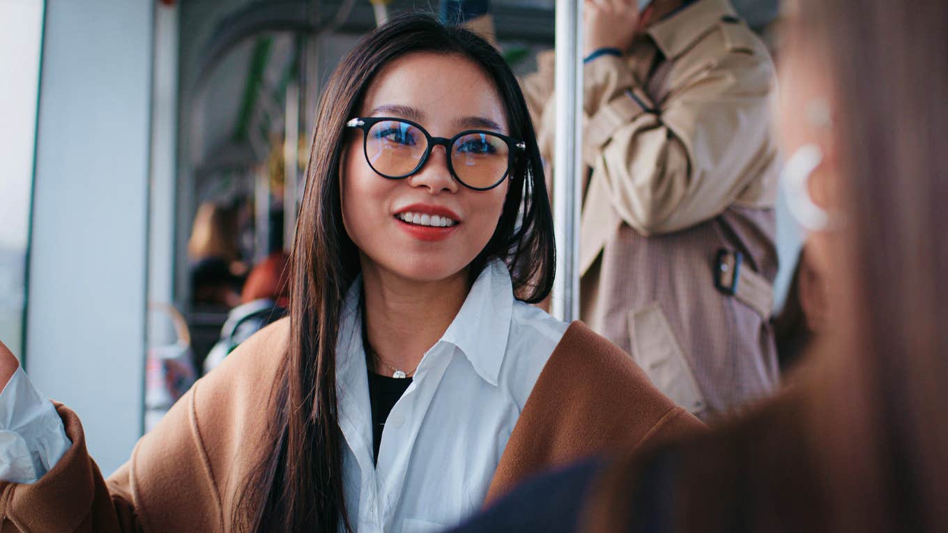 woman telling stranger on bus theyre boring