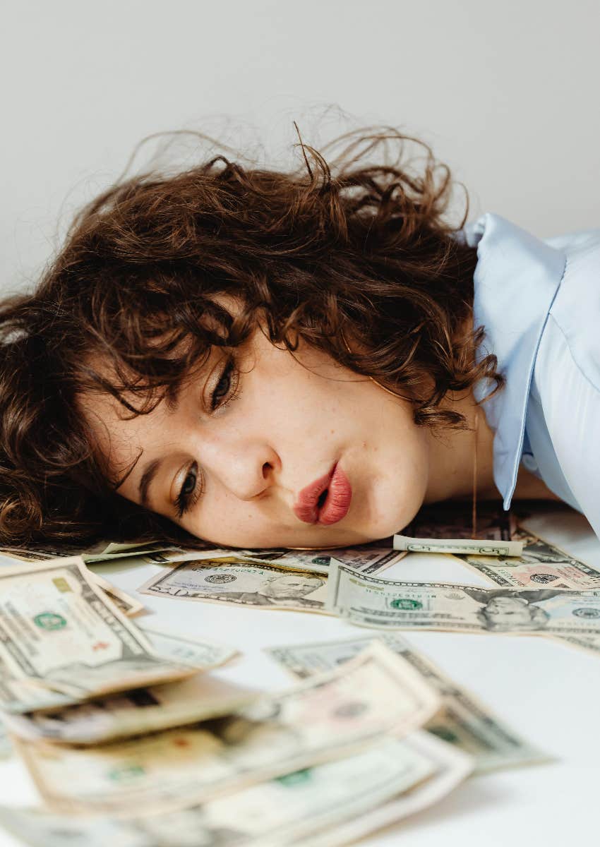 employee who gets money for contributing to her 401(k)