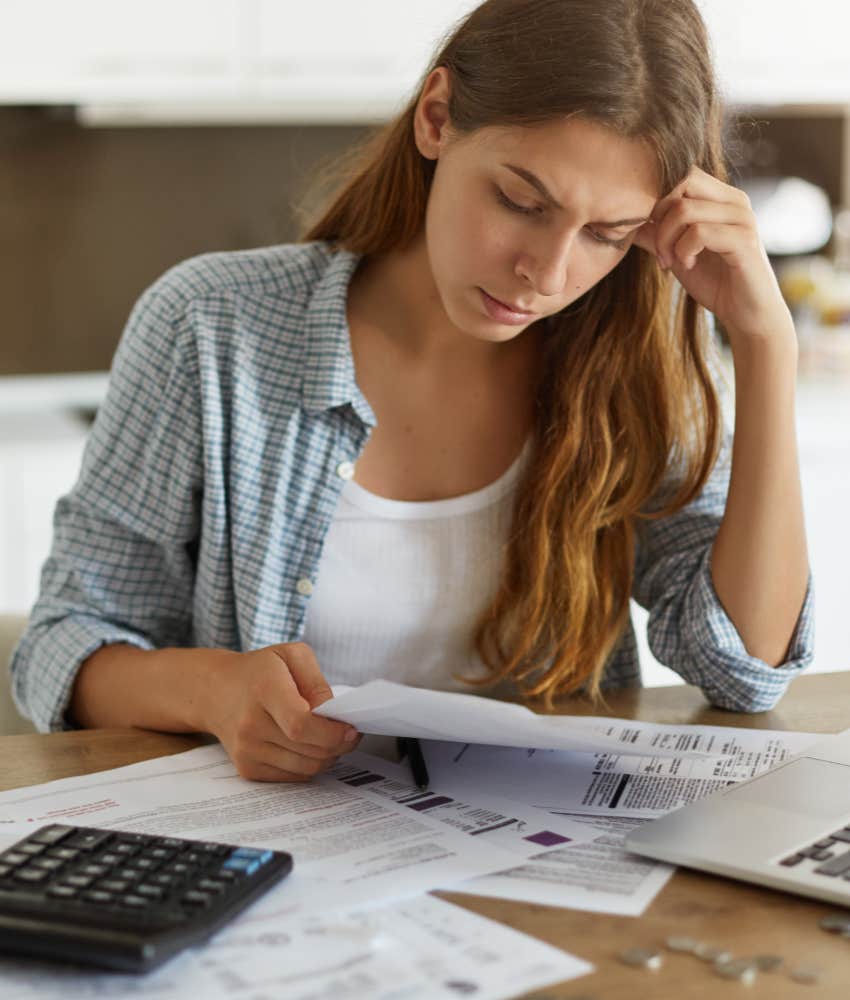 woman in a bad financial situation