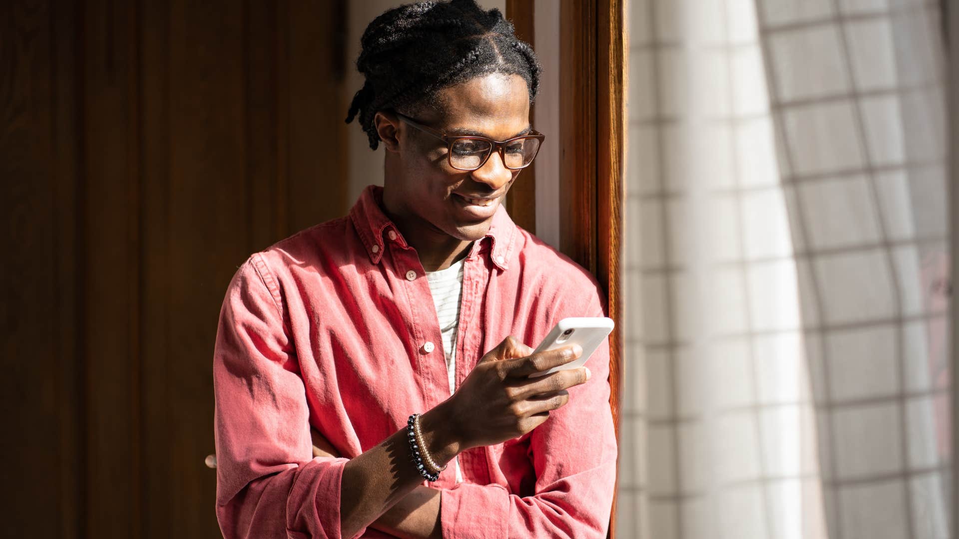 frugal man using an old cellphone