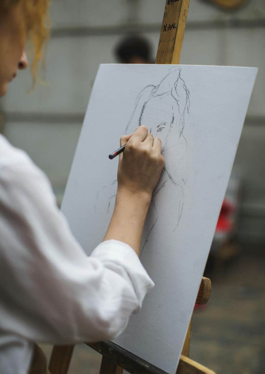 woman drawing hobby make her happier smarter