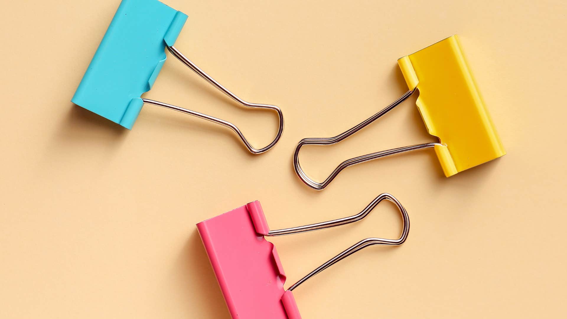 if-you-hide-these-things-in-junk-drawer-youre-much-smarter-thank-average-binder-clips