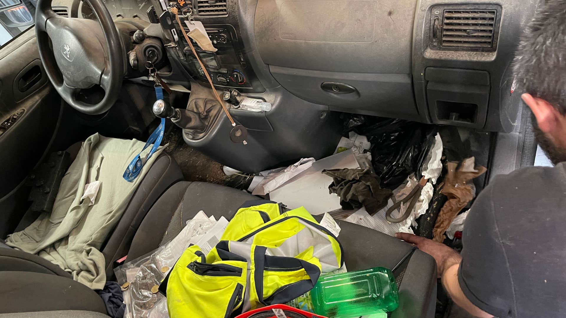 if you see these things in a man’s car he’s mentally checked out of life trash and clutter