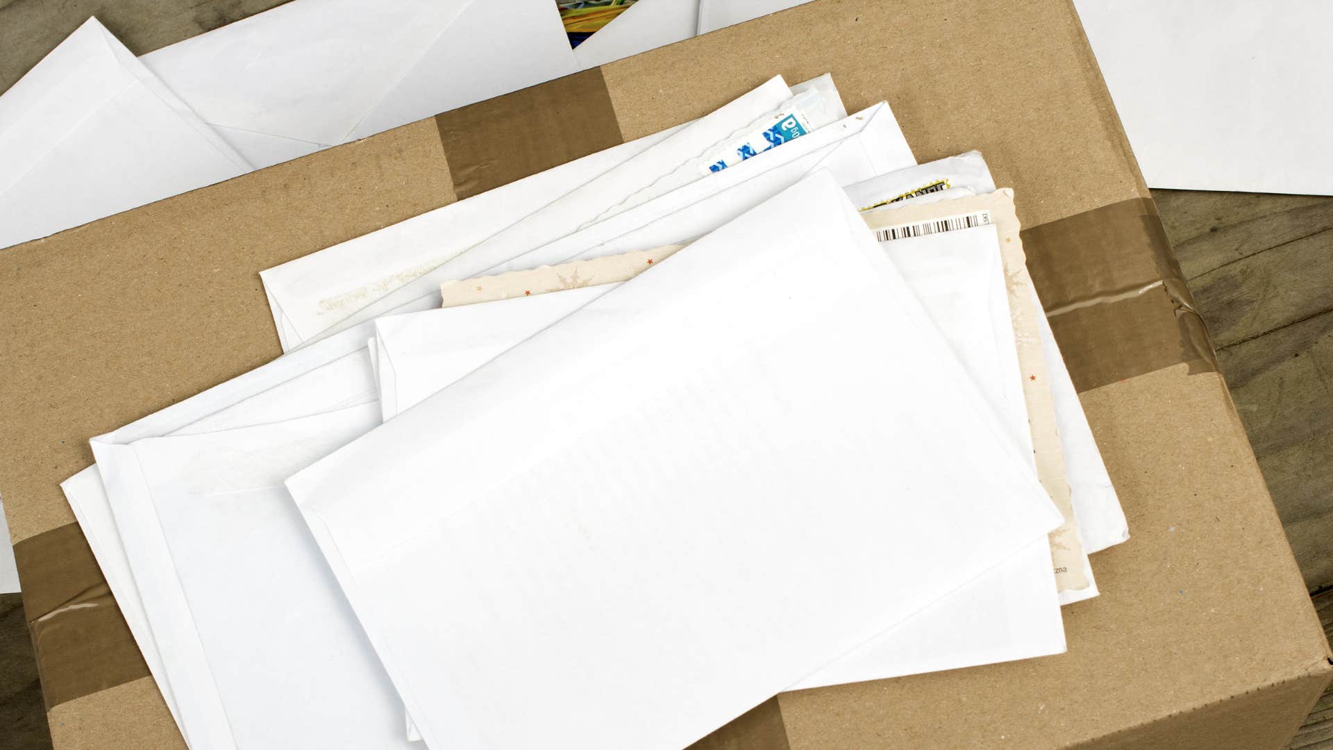 if you see these things in a man’s car he’s mentally checked out of life unopened mail