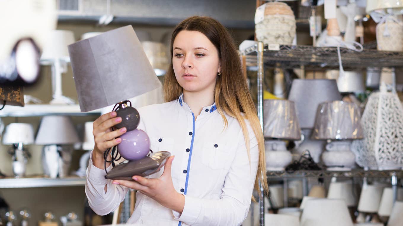 The Lamp Theory Explains Why It’s So Hard To Find A Good Partner
