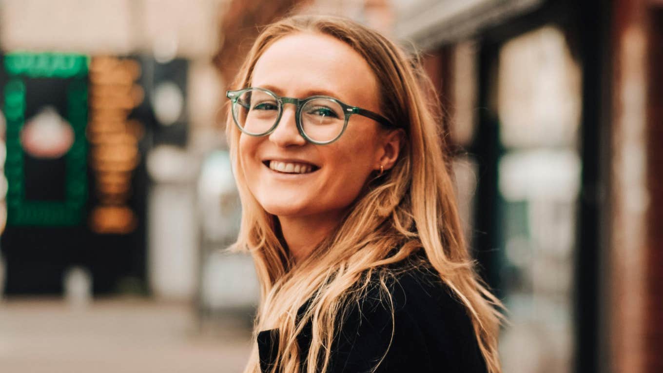 little-known body language signs that signal high intelligence, according to experts Highly intelligent woman.