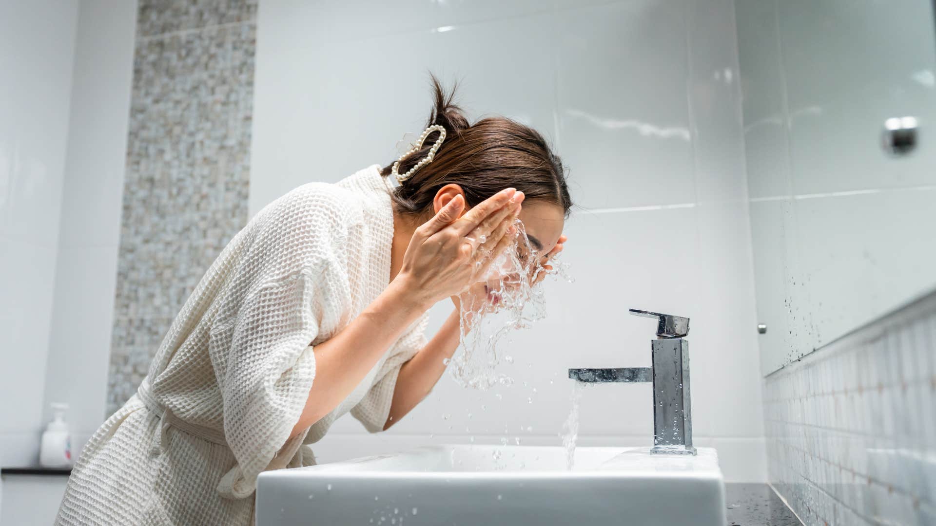 woman with the magic habit of a bedtime routine