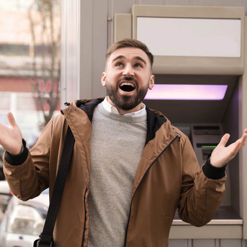 man happy about extra $900 from an ATM