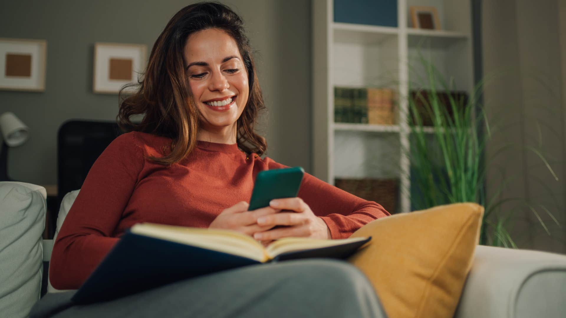 woman glued to her phone neglecting her relationship