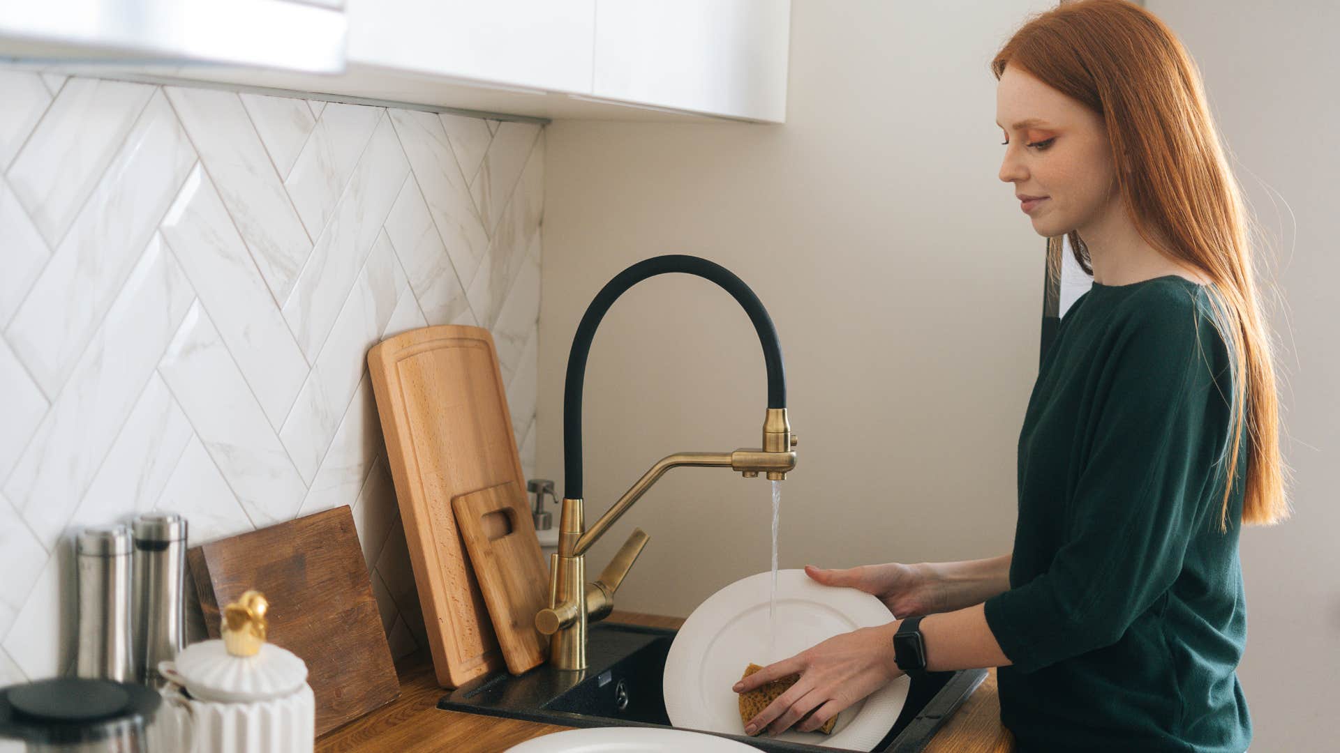 woman washing dishes
