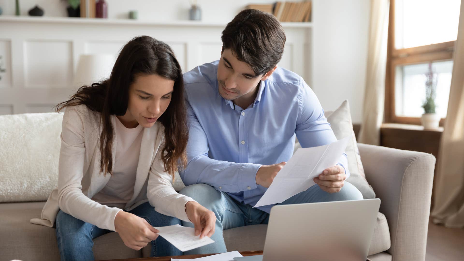 couple making the money mistake of having seperate bank accounts