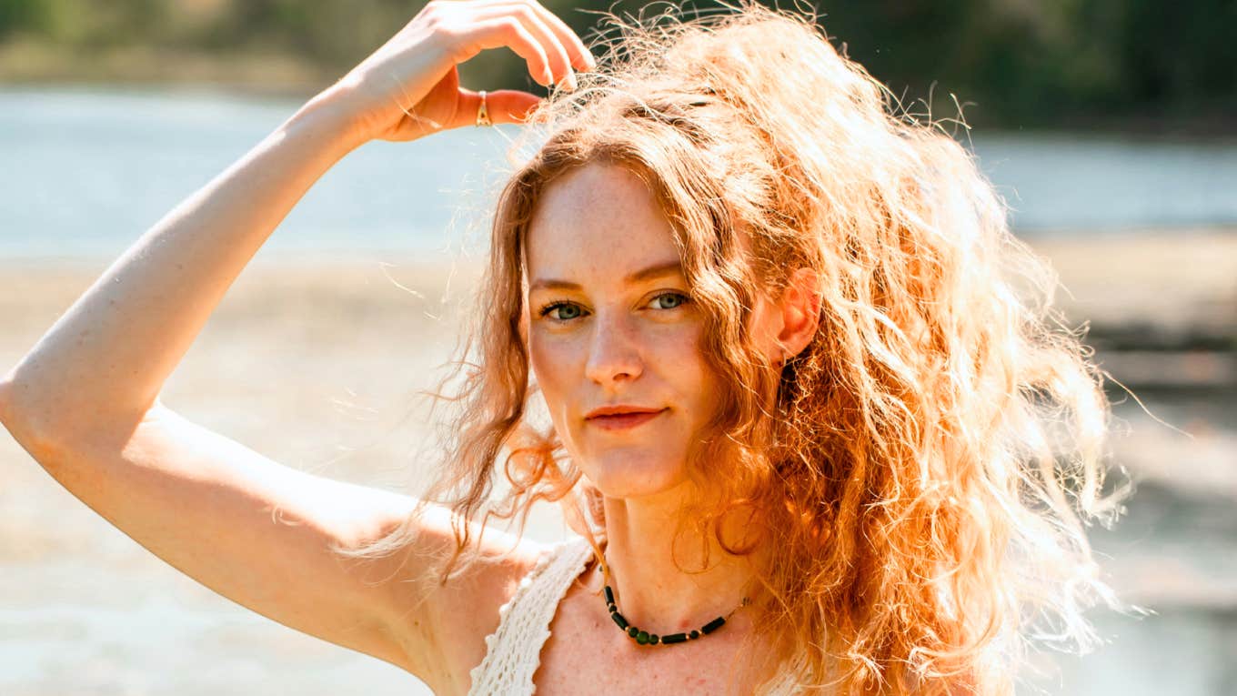 Neurologist Explains Why Your Hair Hurts So Much When You Take It Out Of A Ponytail Woman with her hair in a ponytail.