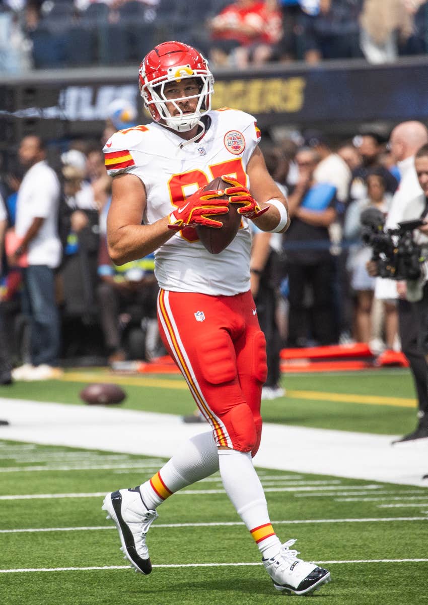 Travis Kelce playing football