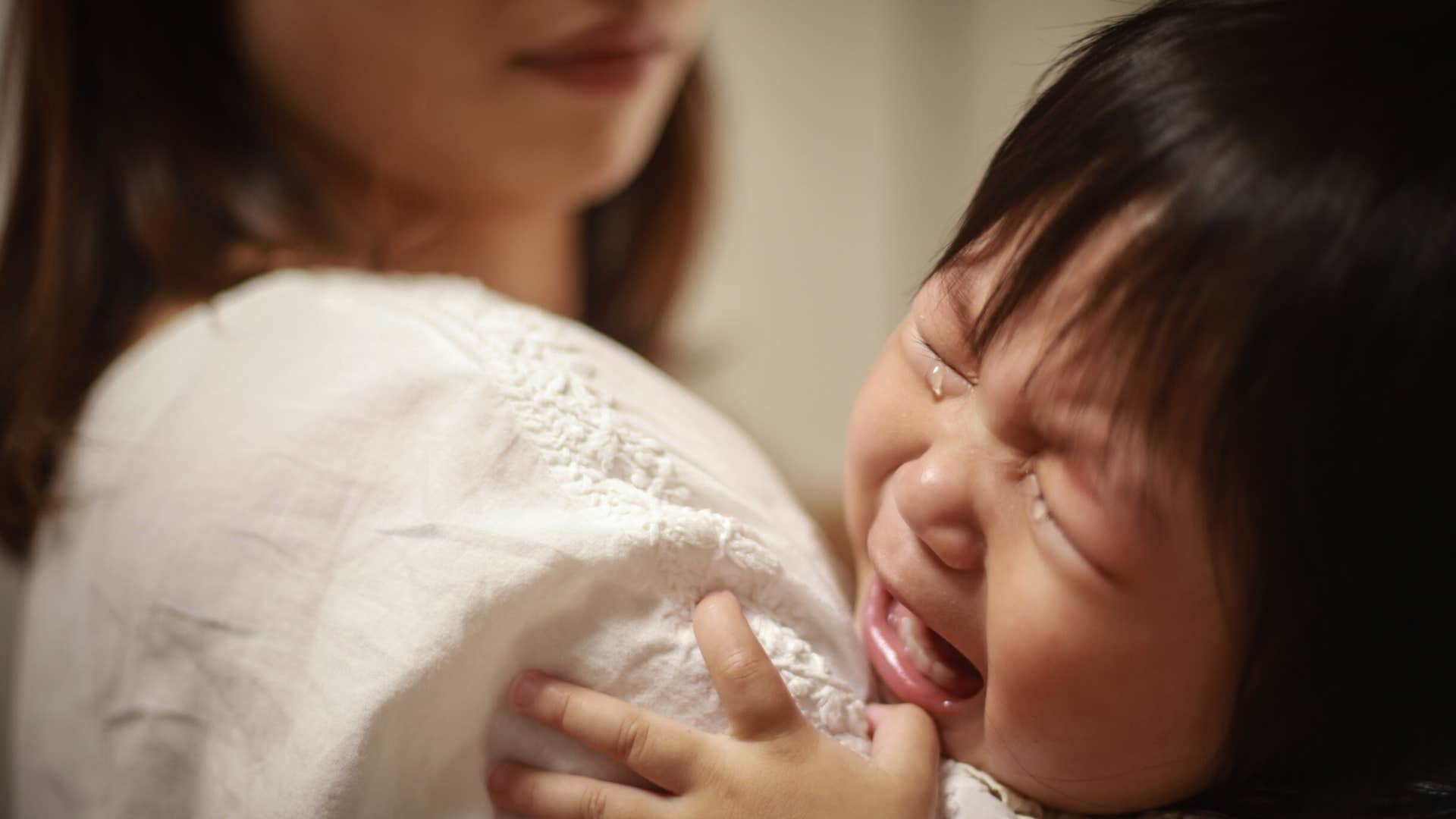 parents who raise confident kids usually avoid saying these common phrases you’re fine, stop crying