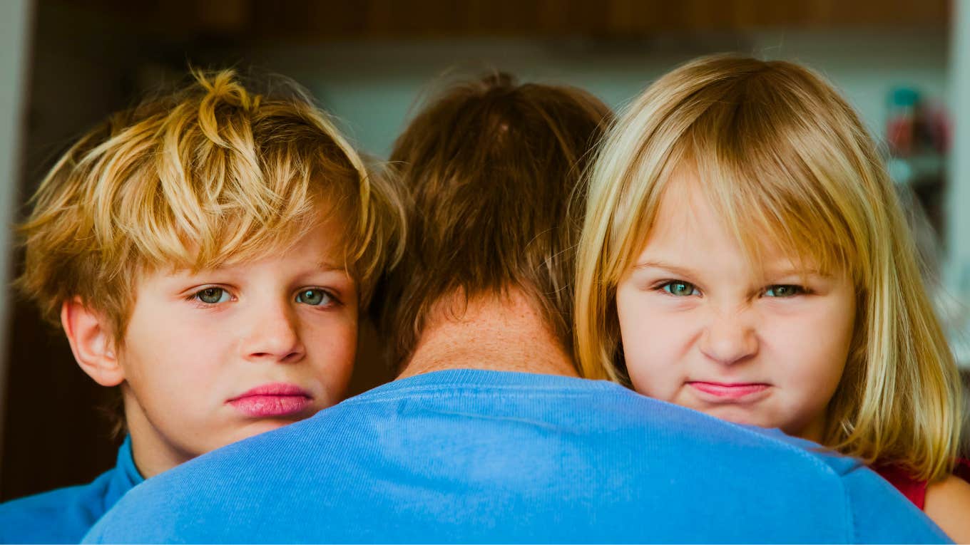 Parents Whose Kids Don’t Get Along As Adults Usually Made These Unintentional Mistakes