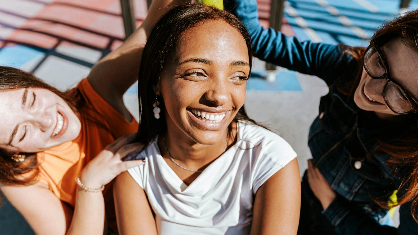People Who Naturally Make Friends Wherever They Go Often Do These Things On A Regular Basis Person who makes friends naturally.