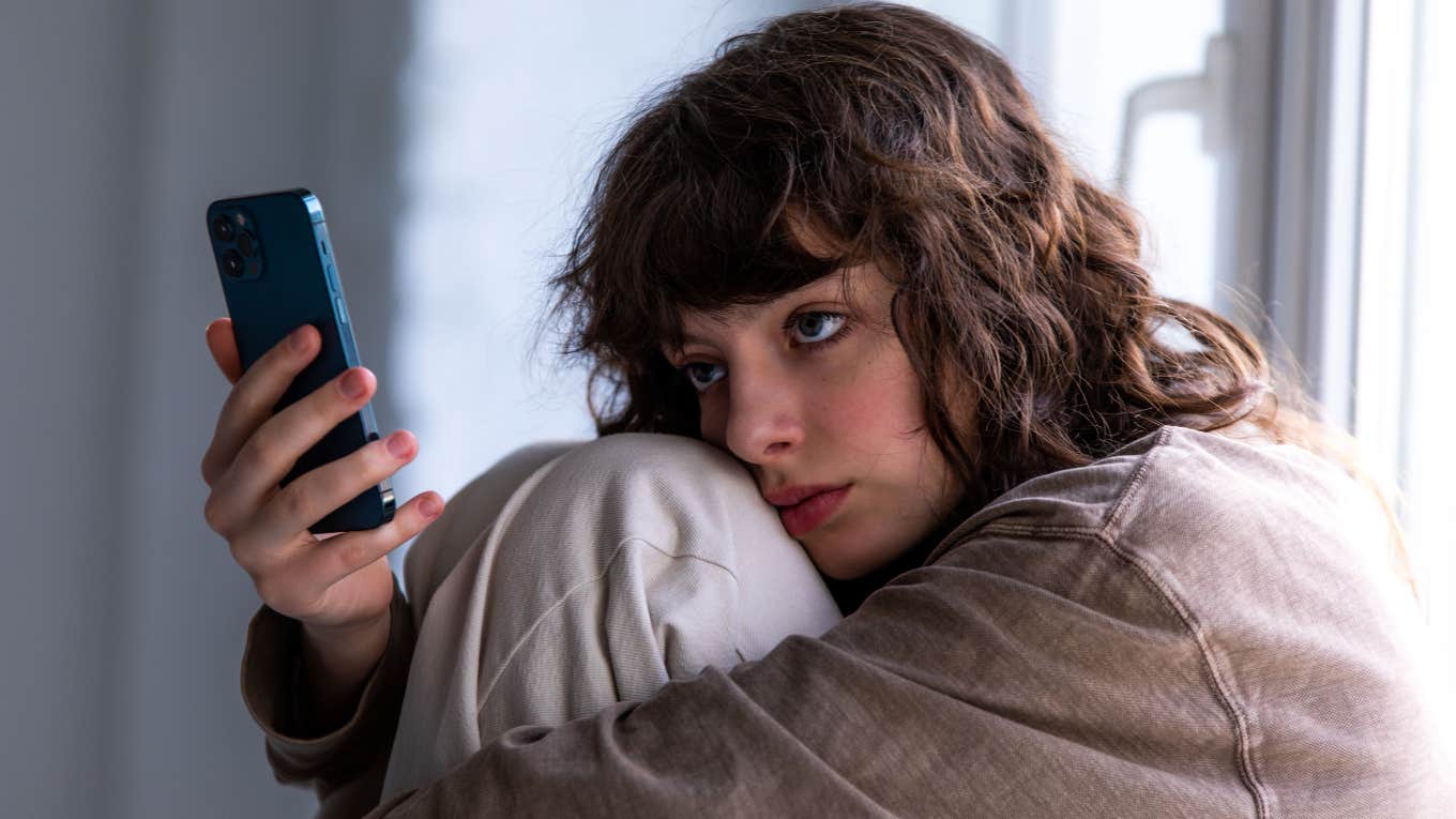 People With This Personality Trait Are More Likely To Have A Toxic Relationship With Their Phone People With This Personality Trait Are More Likely To Have A Toxic Relationship With Their Phone