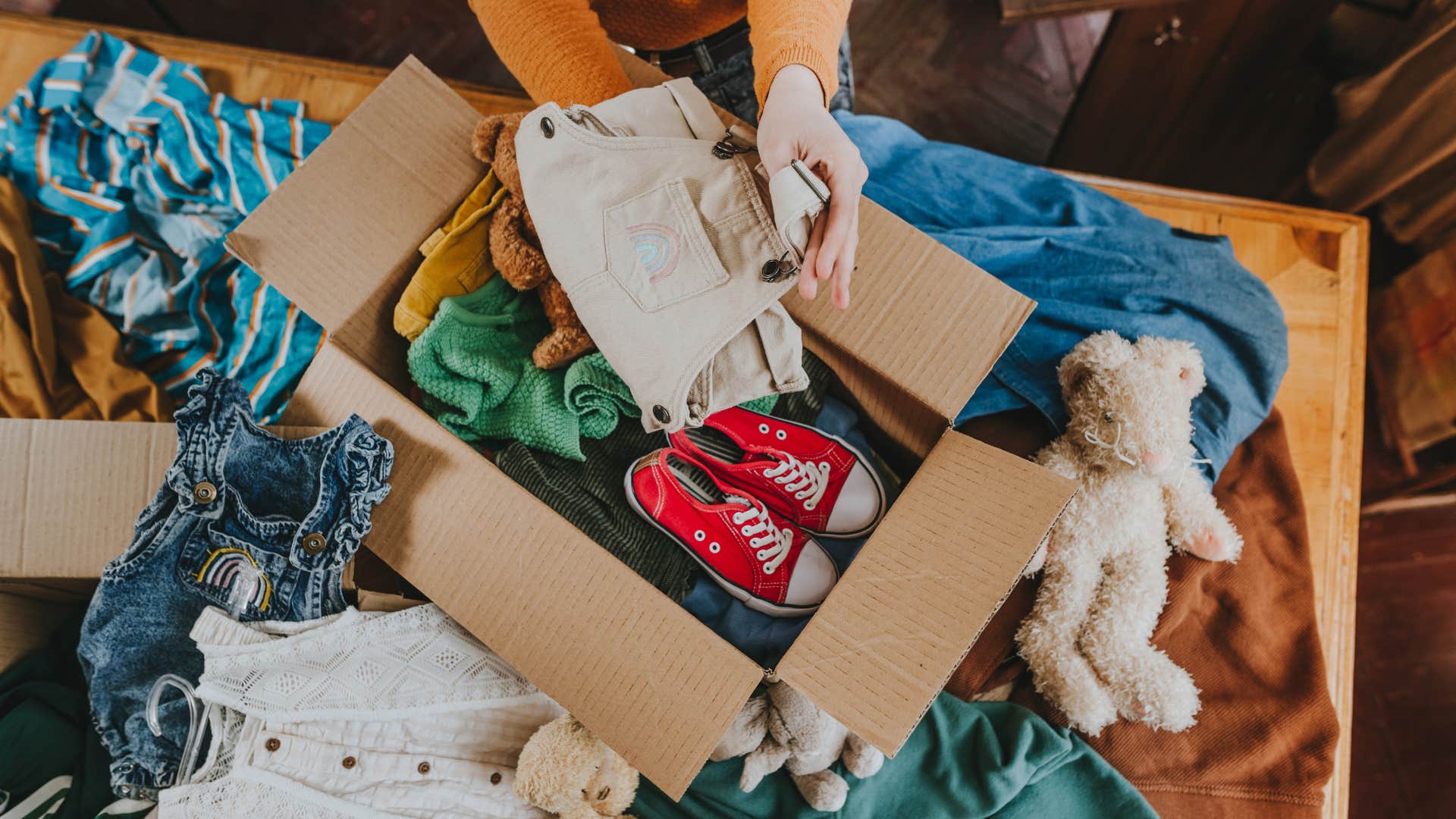 people who grew up poor usually keep these things in their homes hand-me-downs