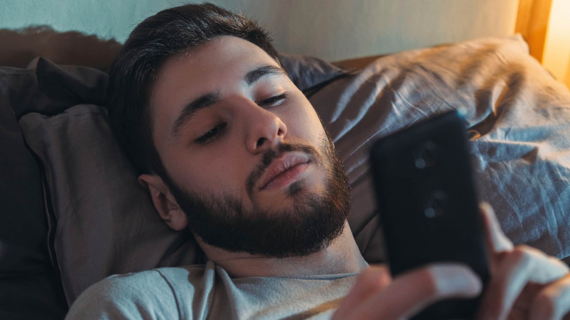 man oversharing on his phone online