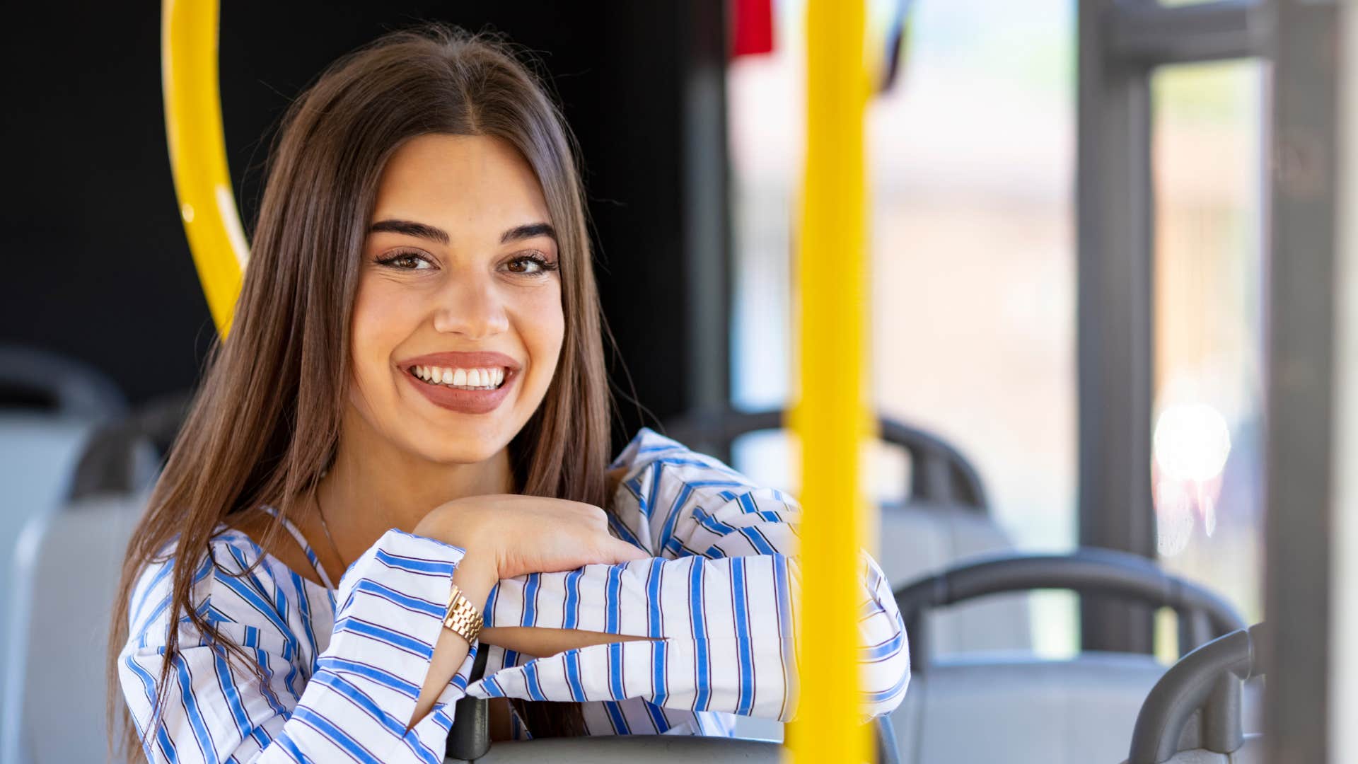 Friendly person stays off phone