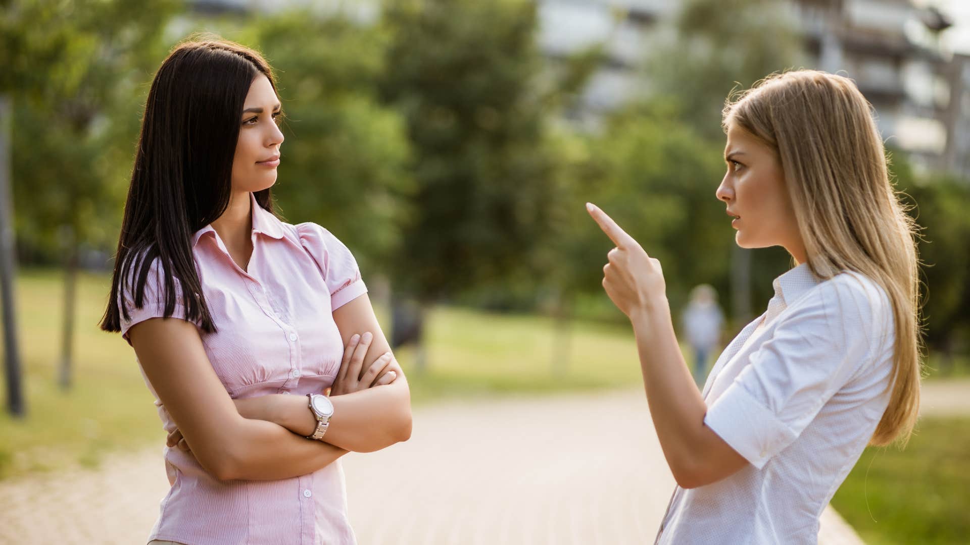 people who subtly dominate every conversation use these sneaky tactics always needing the last word