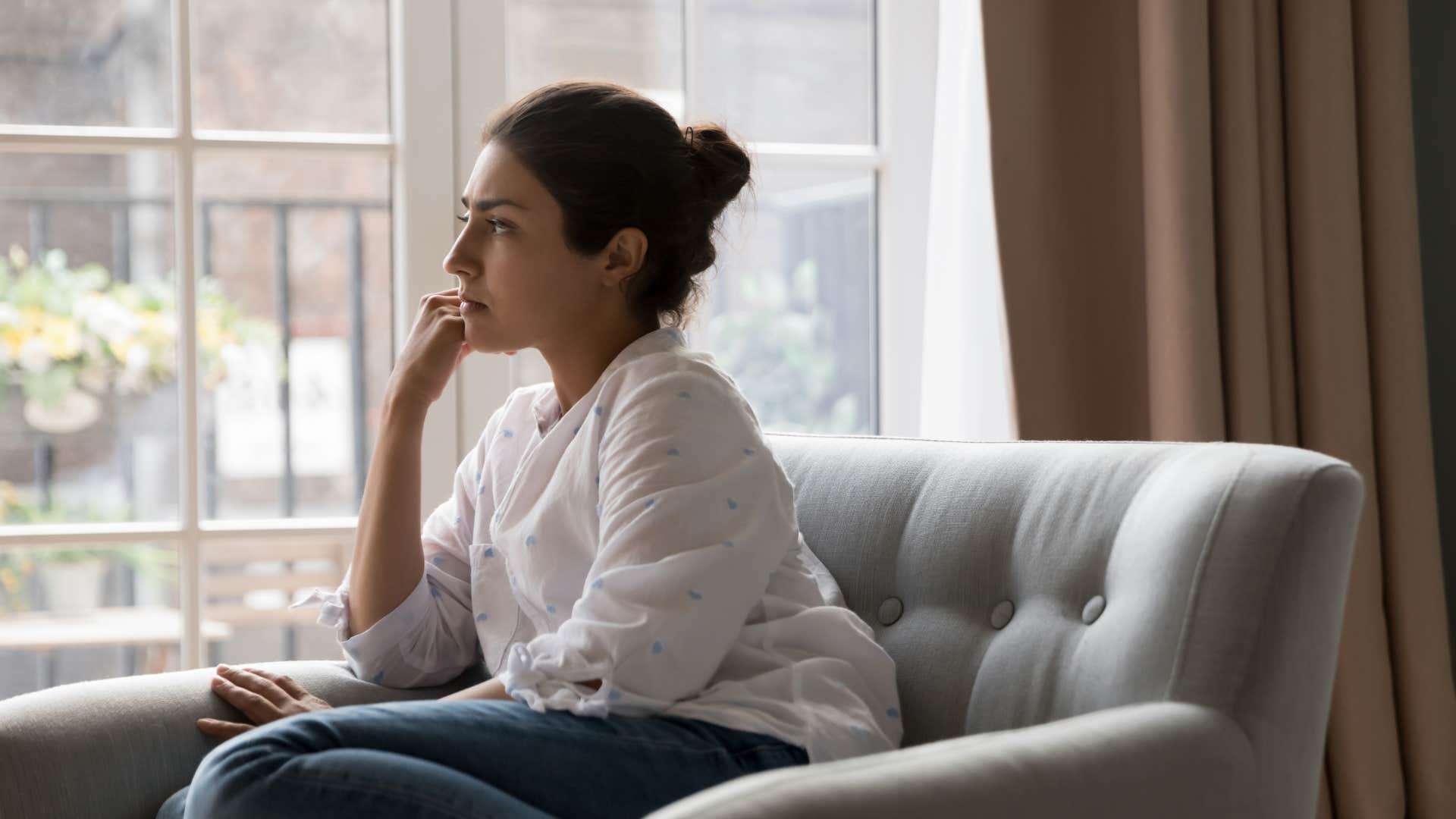 woman with high emotional intelligence saying i'm responsible for myself