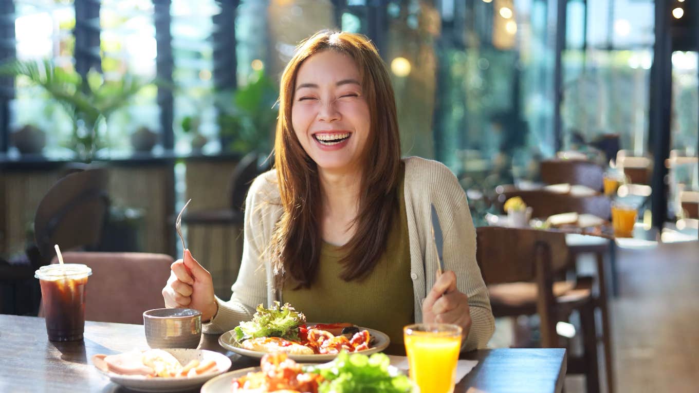 polite going out to dinner habits that are actually disrespectful polite going out to dinner habits that are actually disrespectful