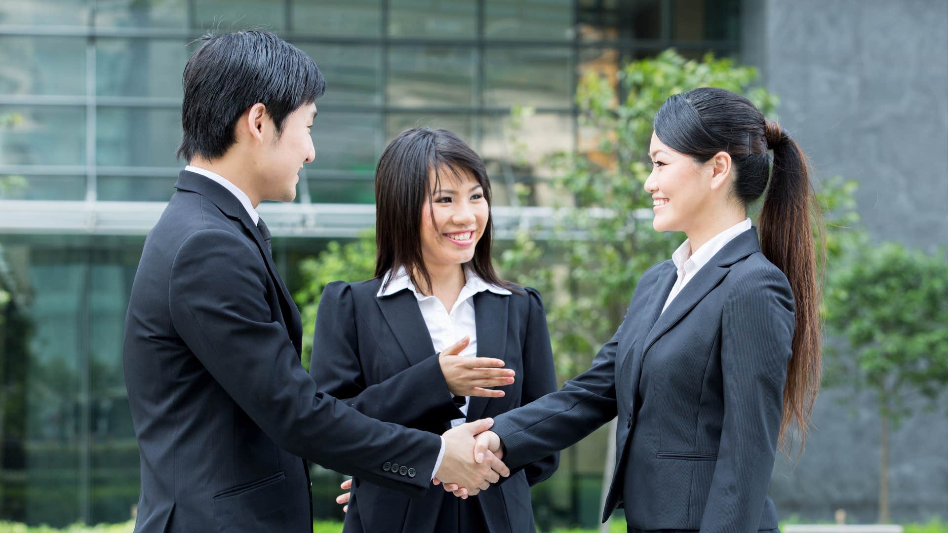 woman introducing colleagues to each other