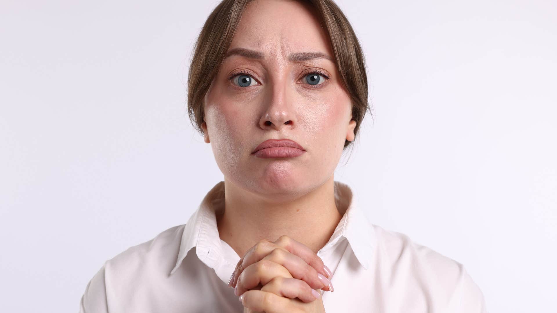 seemingly inoffensive habits that make someone instantly unlikable over-apologizing