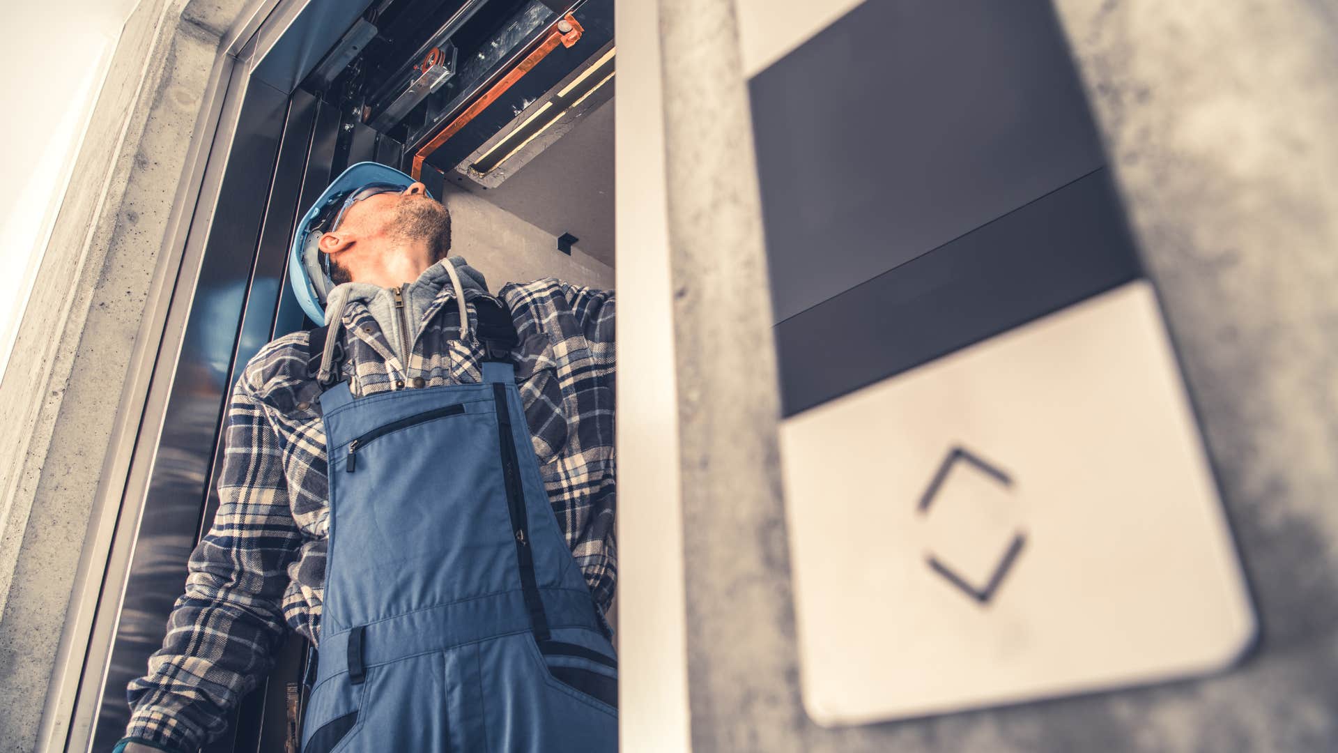seriously high-paying jobs that no one thinks about elevator repair technician