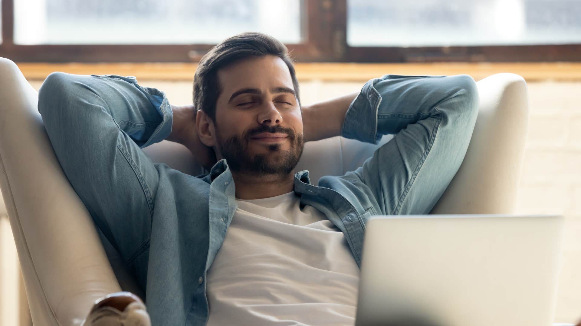 man who hates women happy after he secretly left his relationship