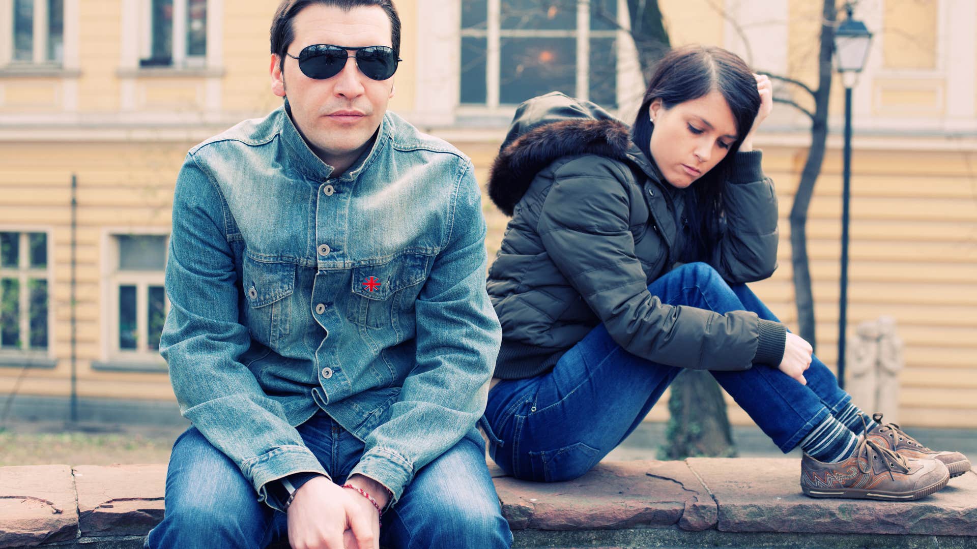 signs the person you love pretending to be happy with you don’t want to talk about the future