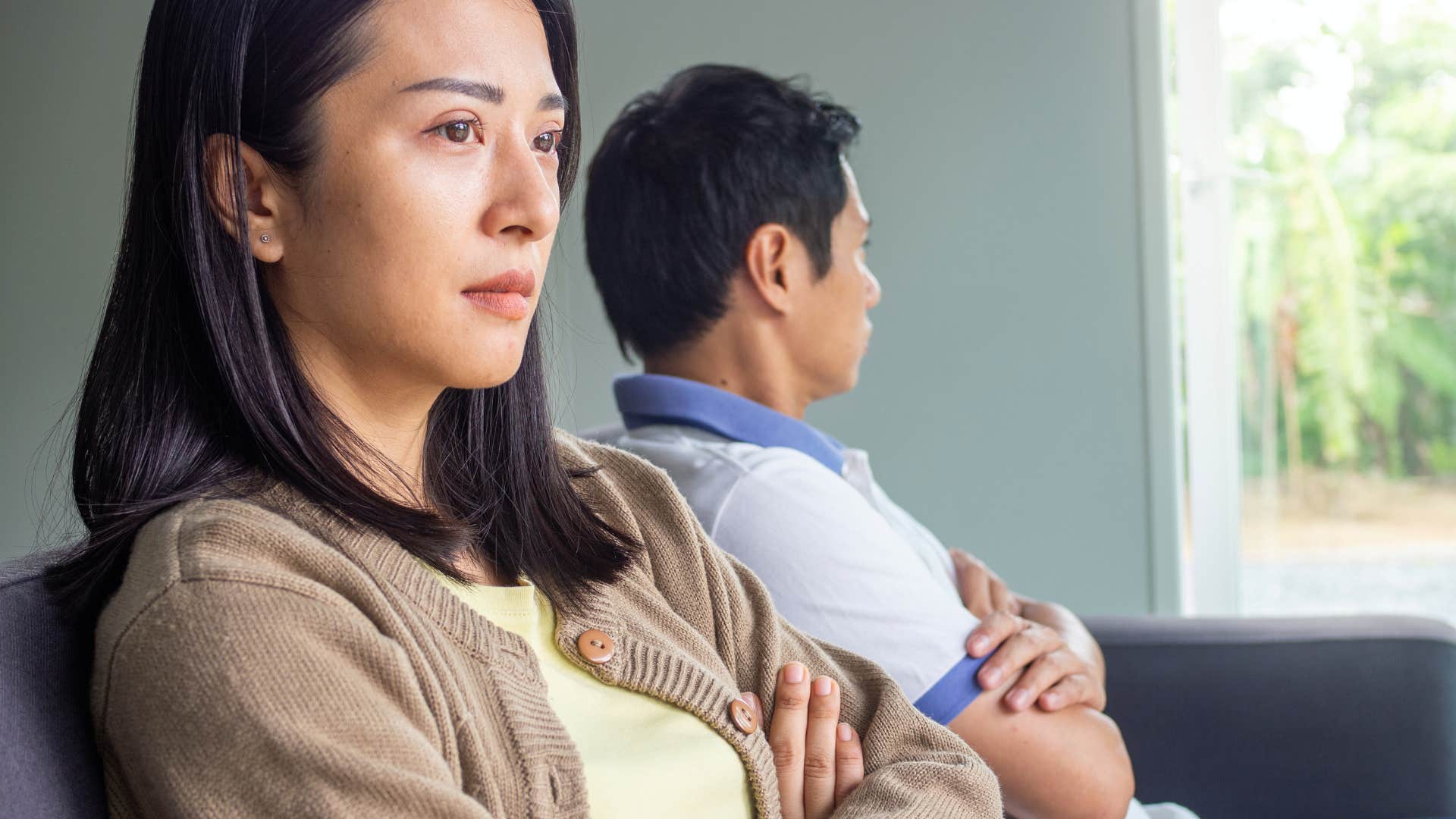signs the person you love pretending to be happy with you less affectionate