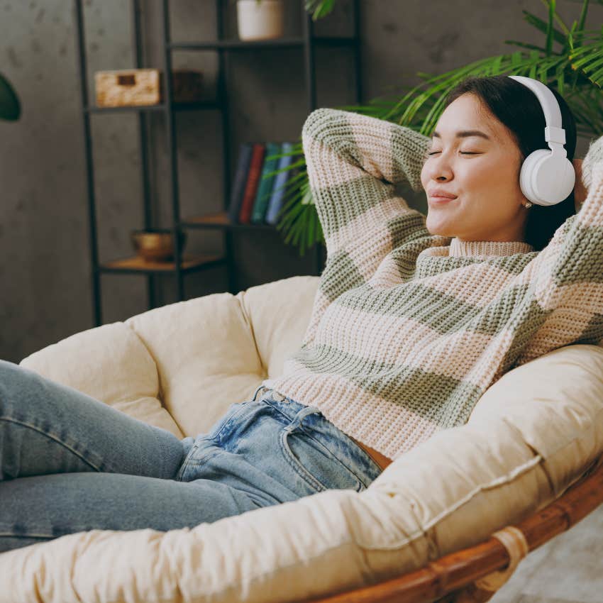 woman who is naturally genuine as she conserves her energy