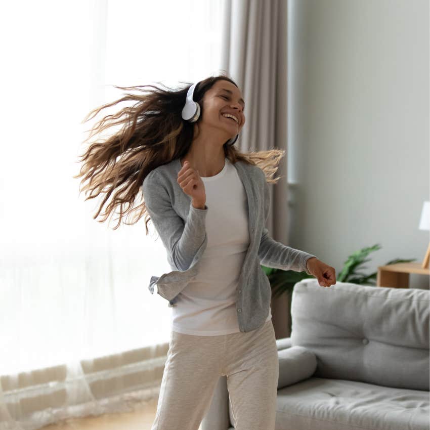 woman who is naturally happy as she understand how to be separate but together