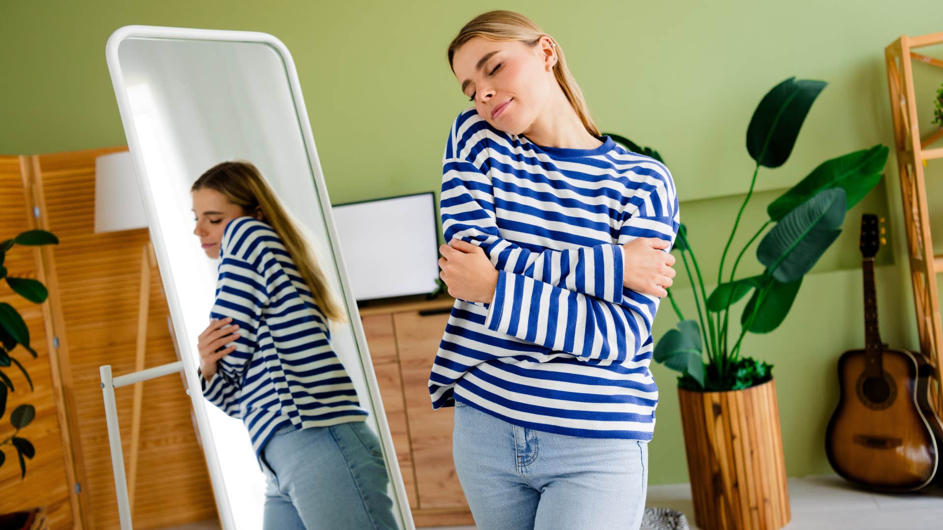 woman who loves herself with positive self-talk