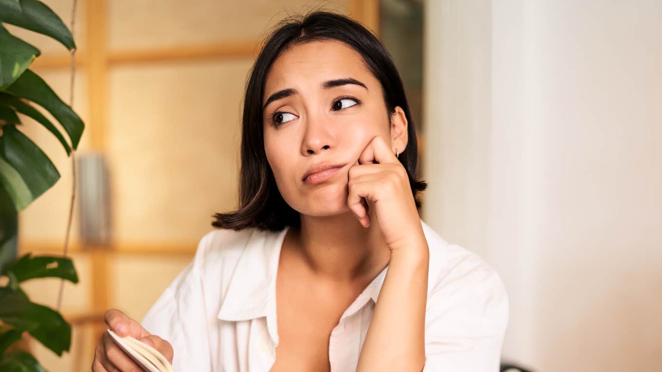 Things Single People Don't Appreciate That Make Married Folks Super Jealous Married woman who is super jealous of single people.